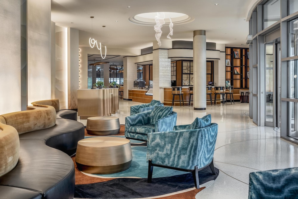 Hyatt Rosemont Near O Hare 43/64
