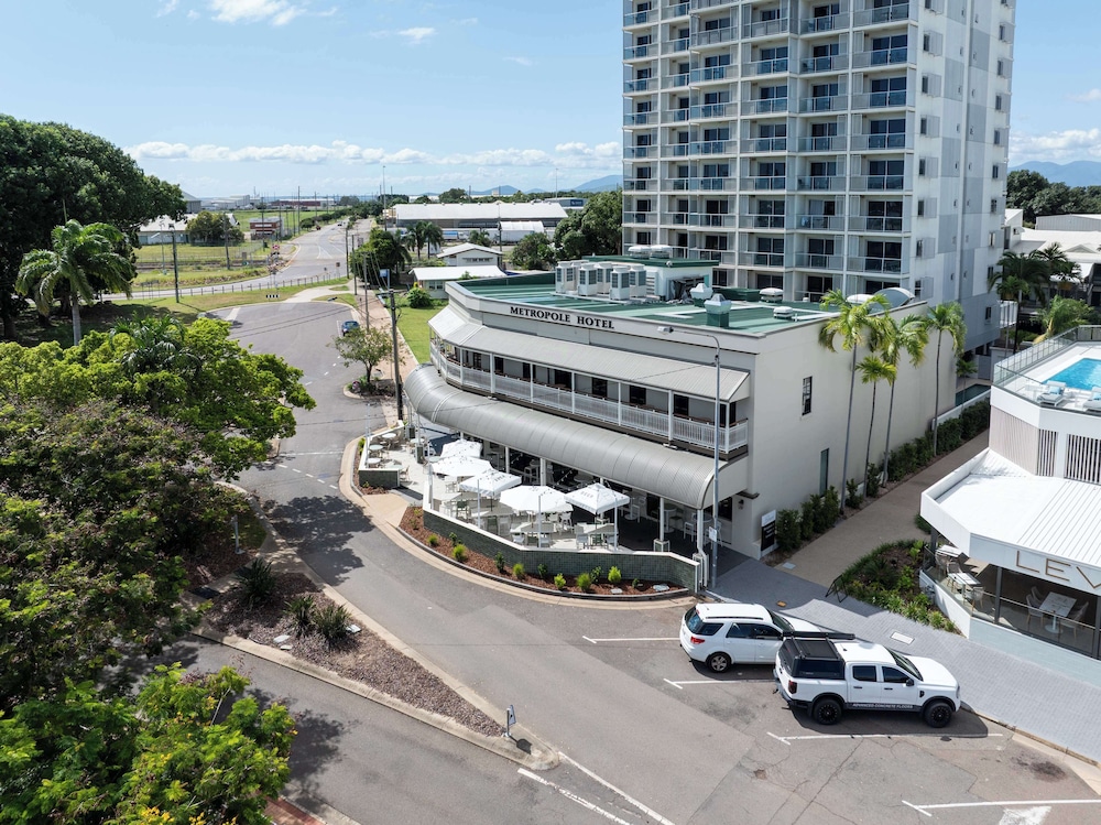 Oaks Townsville Metropole Hotel 67/69