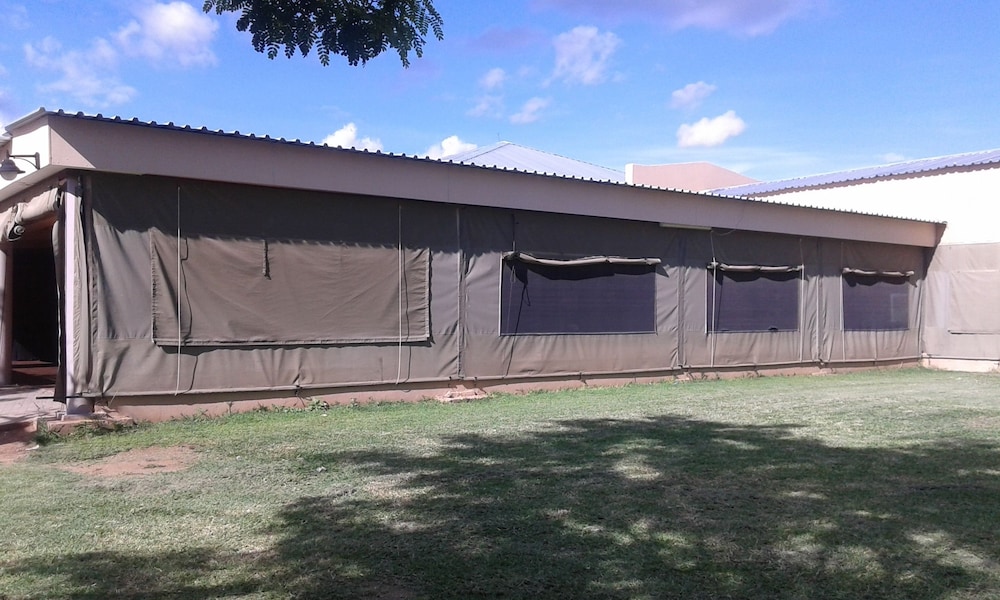 Adansonia Hotel 32/34