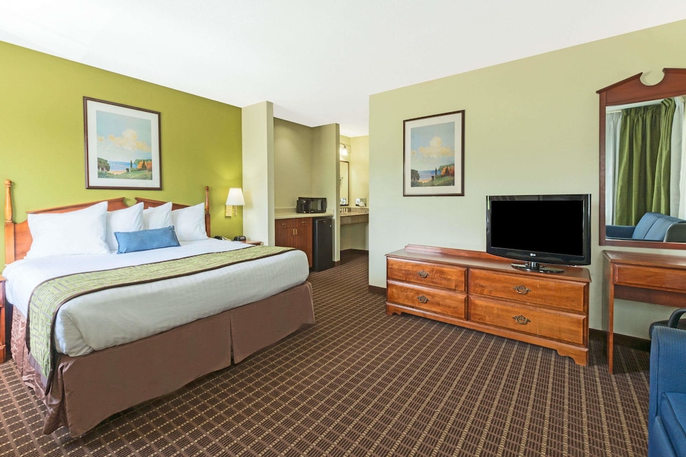 Baymont By Wyndham Louisville South I 65 9/33