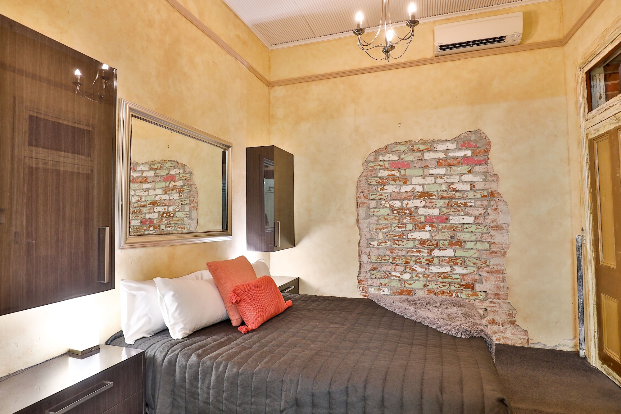 2 BEDROOMS, APARTMENT