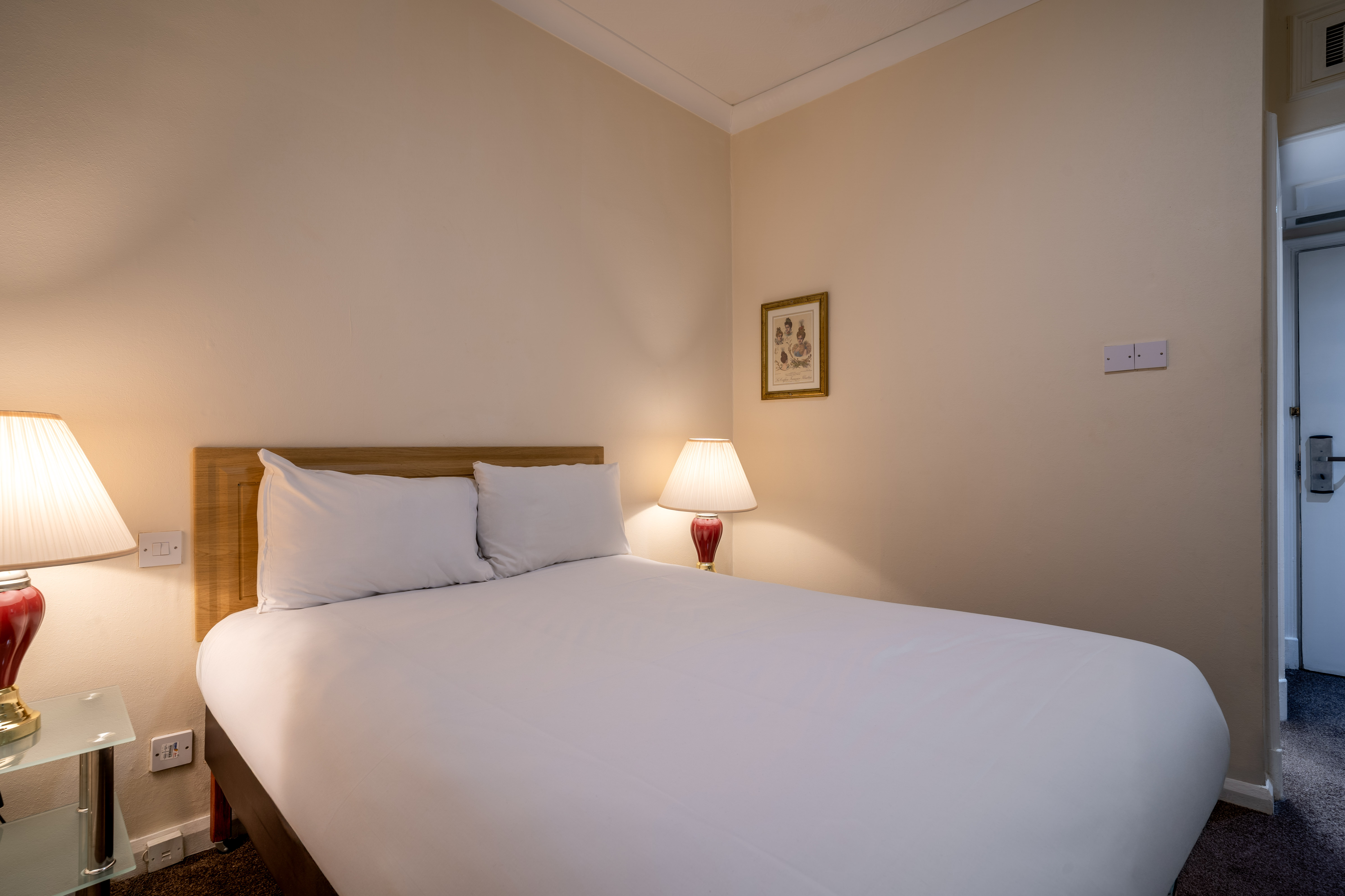 Room, Double Bed, No Window، Britannia Hotel Manchester 2/3