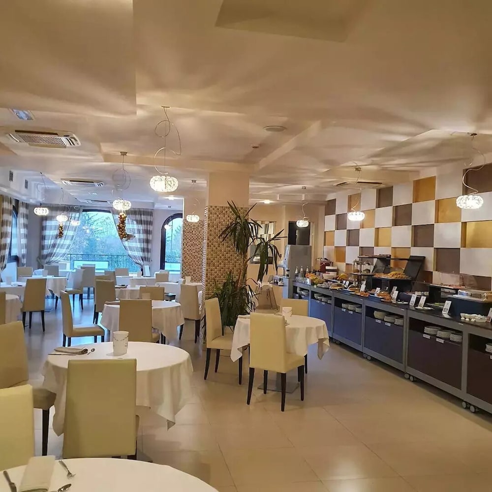 restaurant cafeteria