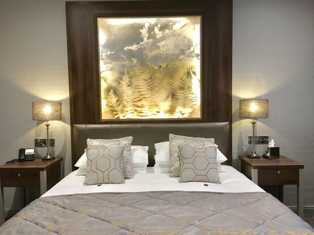 The Lodge Hotel 30/49