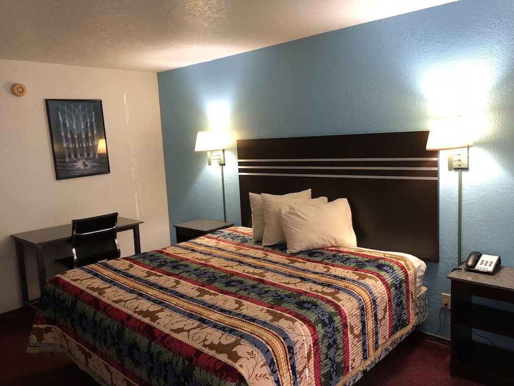 ROOM, KING BED