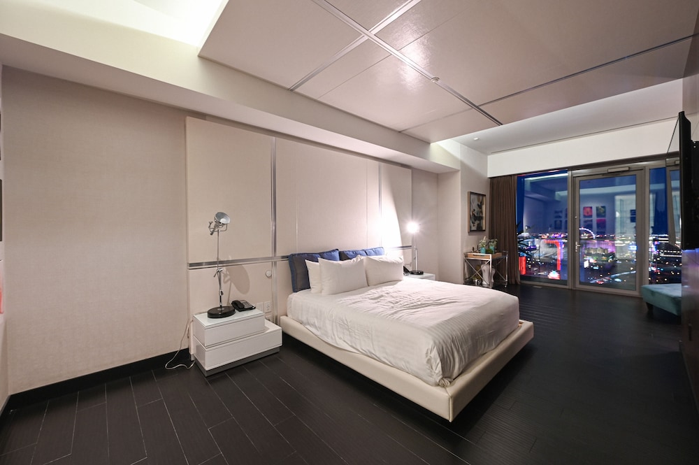 StripViewSuites at Palms Place 14/79