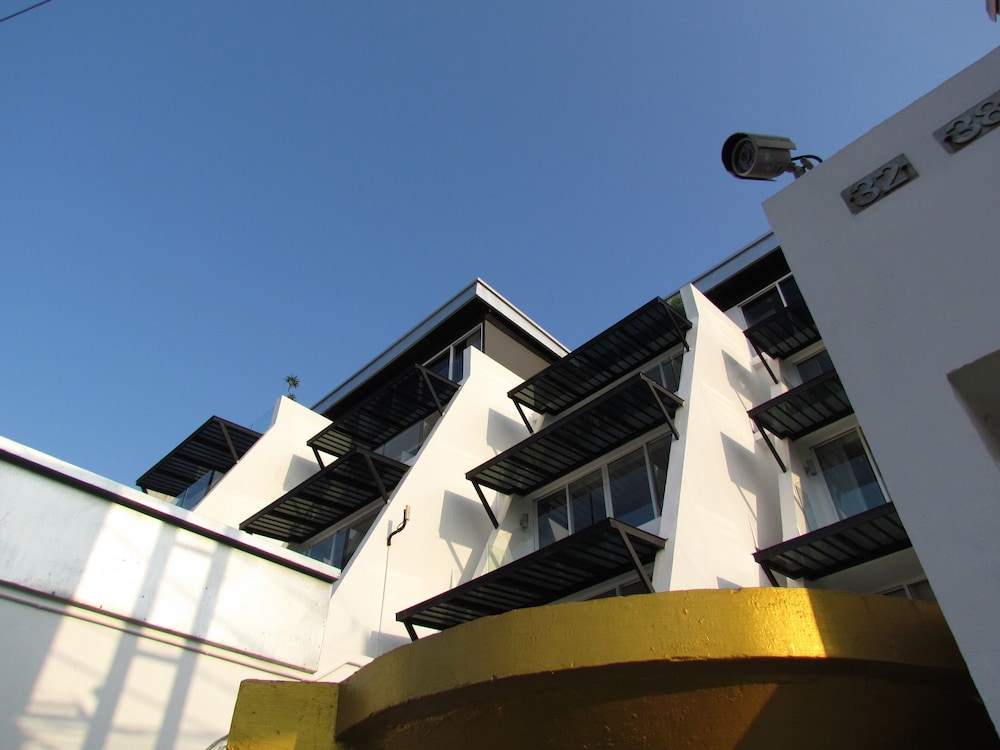 The Front Hotel And Apartment 2/76