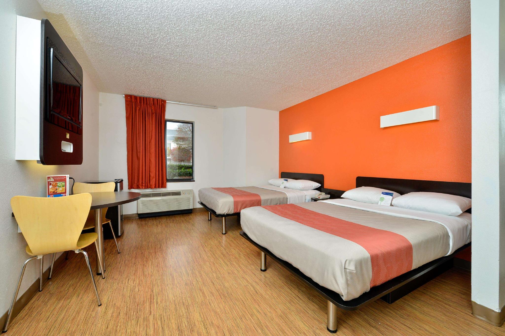 2 Full Beds - Non-Smoking
