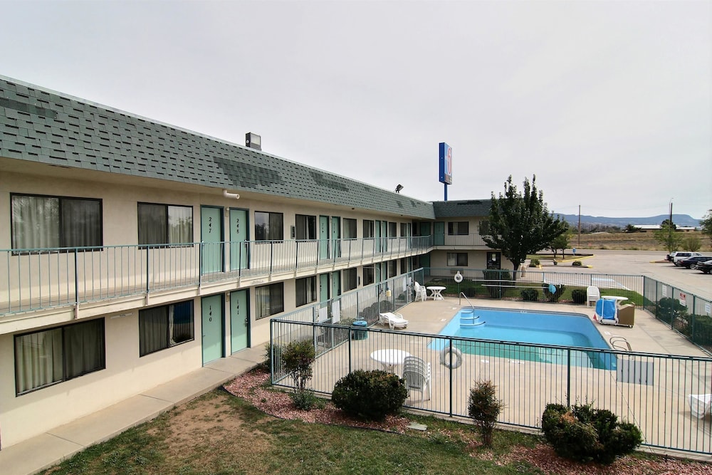 Travelodge By Wyndham Raton 1/37