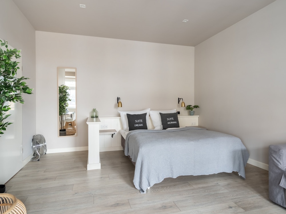 SUITE, SOFA, BALCONY