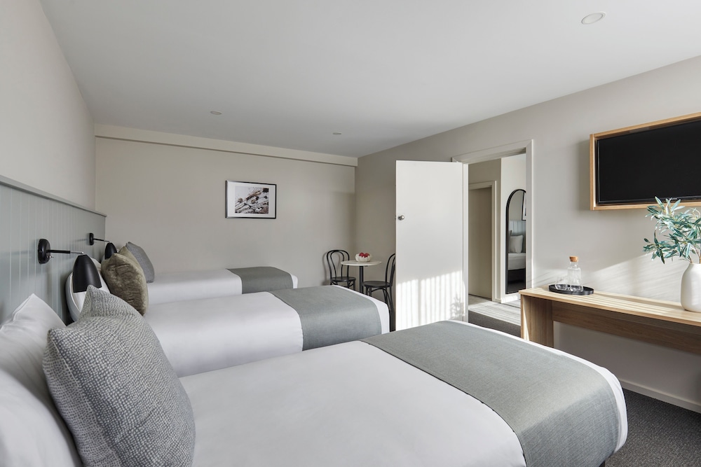 Olive, Family, King Bed, 3 Beds