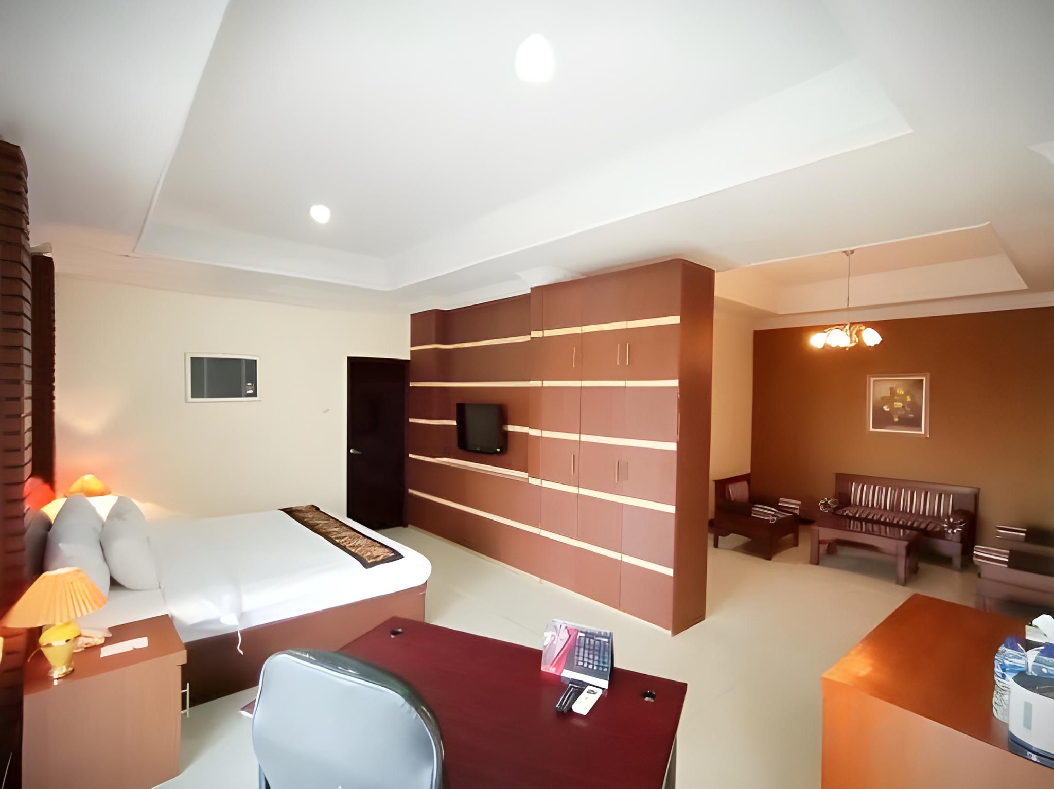 جناح جونيور بسرير كوين، RIEZ PALACE HOTEL 2/2