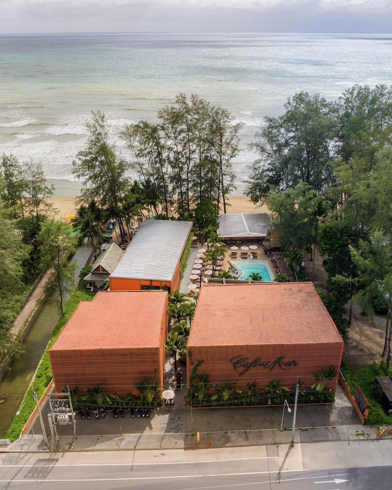 Cafe del Mar Hotel 45/50