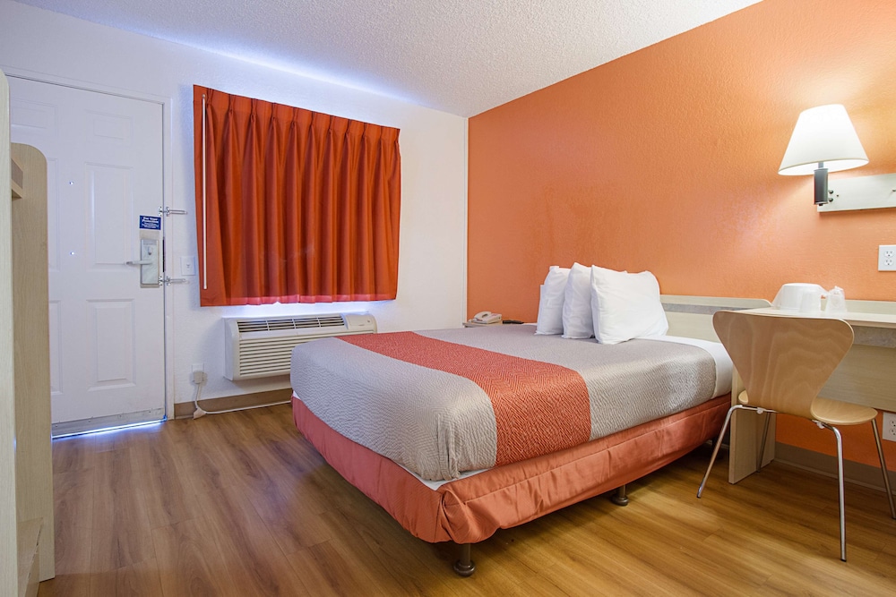 Motel6 Mesa, AZ - South 27/47