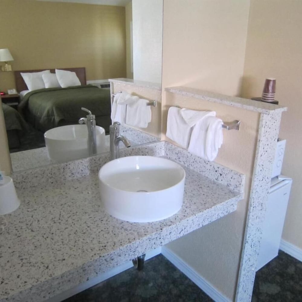 Americas Best Value Inn Seaside South 33/34