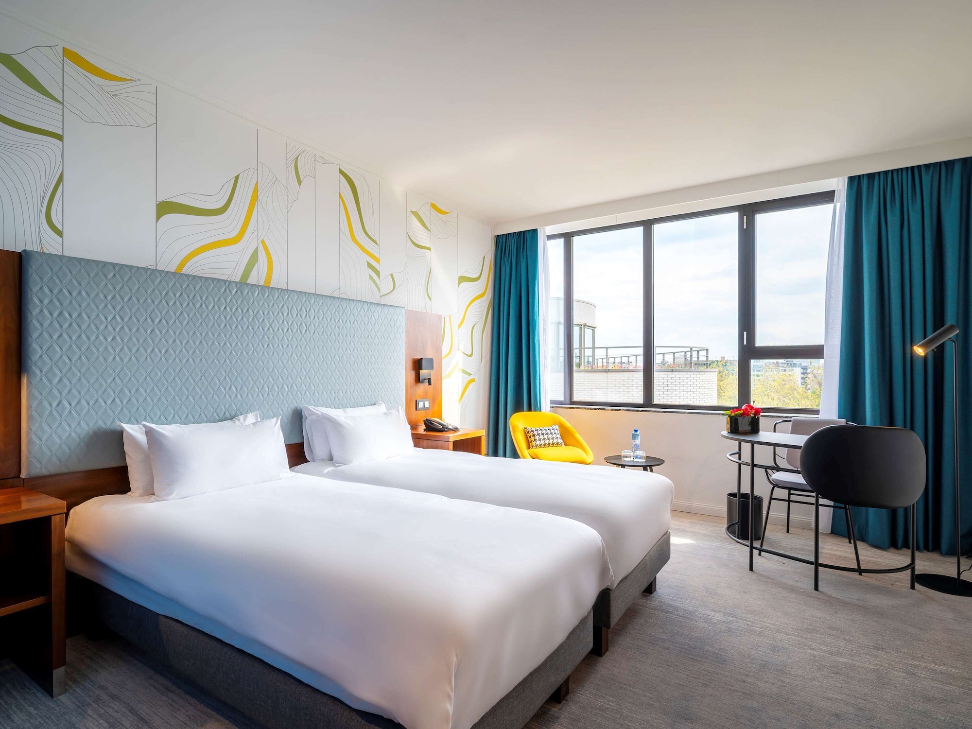 Classic, Twin Beds, City Side