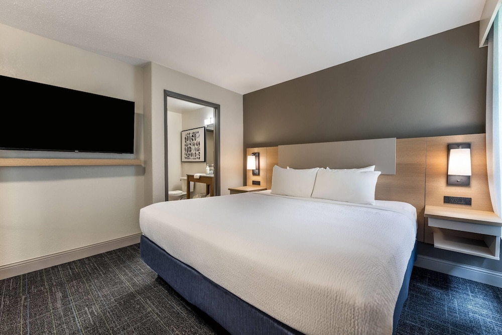 Family Suite, King Bed, Sofa