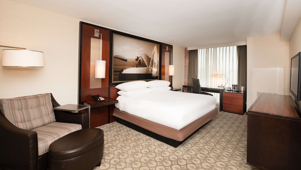 DOUBLETREE BY HILTON HOTEL AND SUITES CHARLESTON AIRPORT 15/60