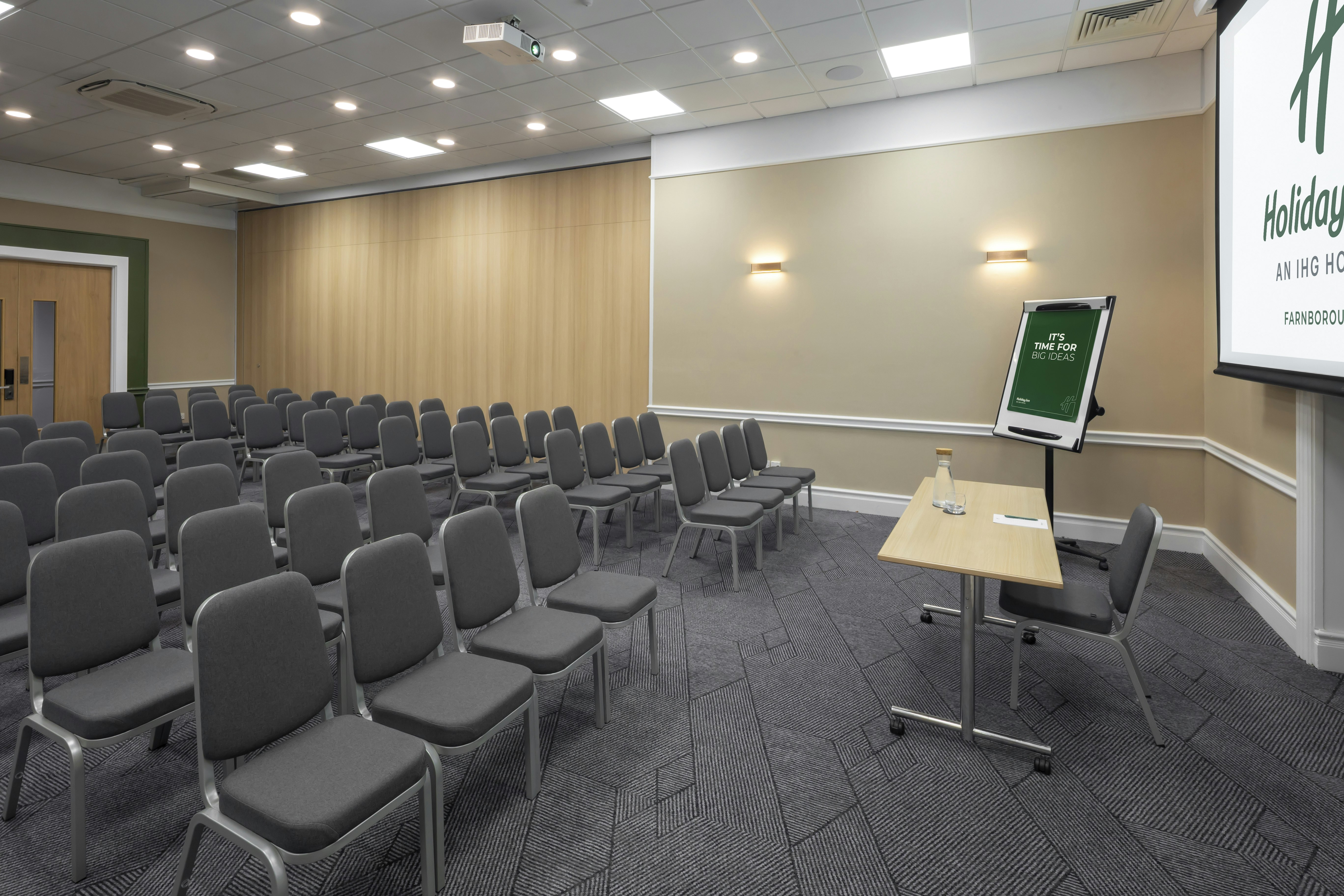 Holiday Inn Farnborough by IHG 61/74