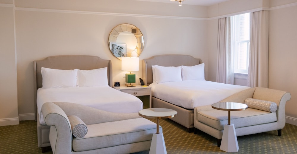 DELUXE, 2 QUEEN BEDS