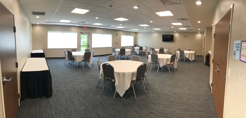 Holiday Inn Express And Suites Portage 45/57