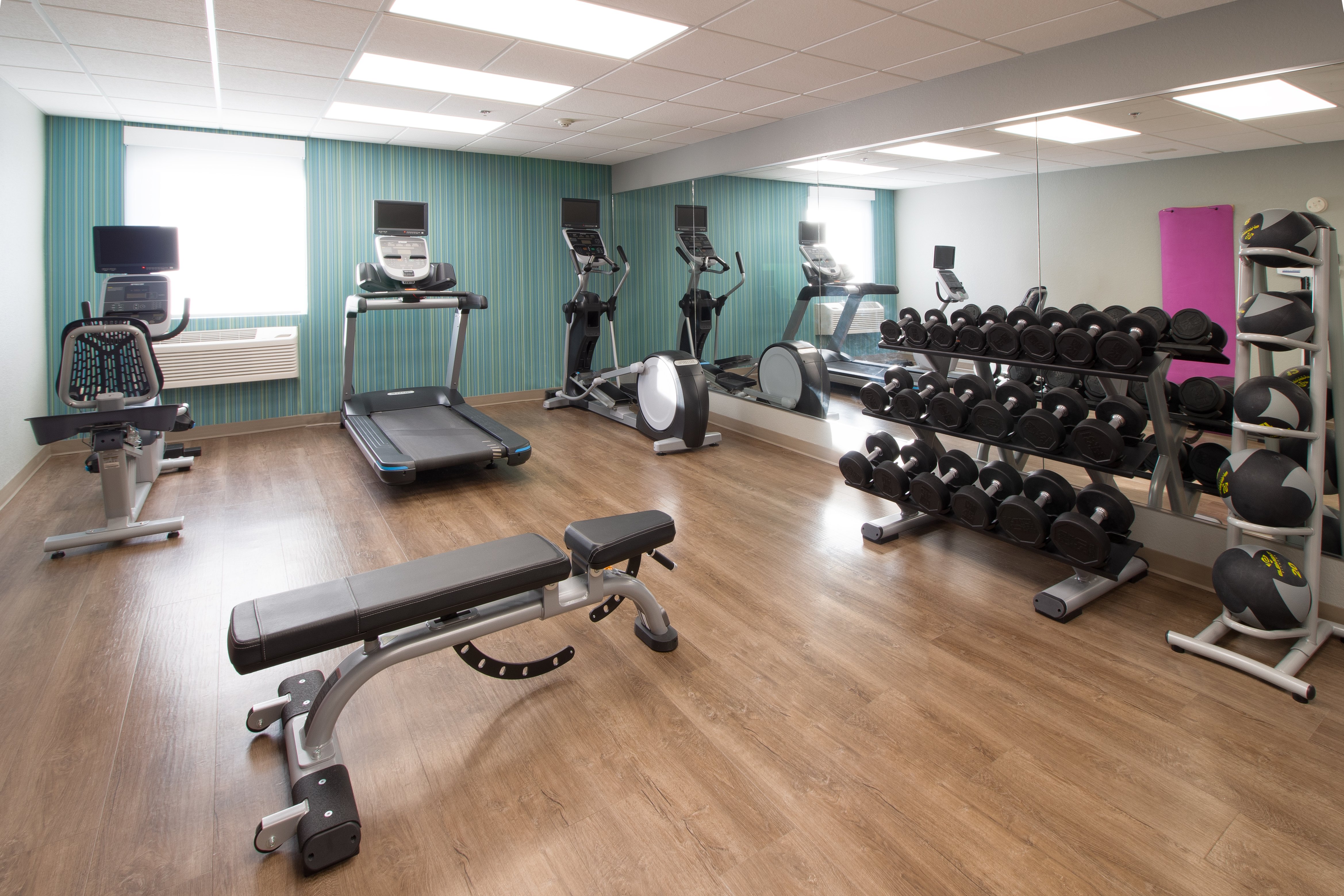Holiday Inn Express Hotel And Suites Worthington 18/29