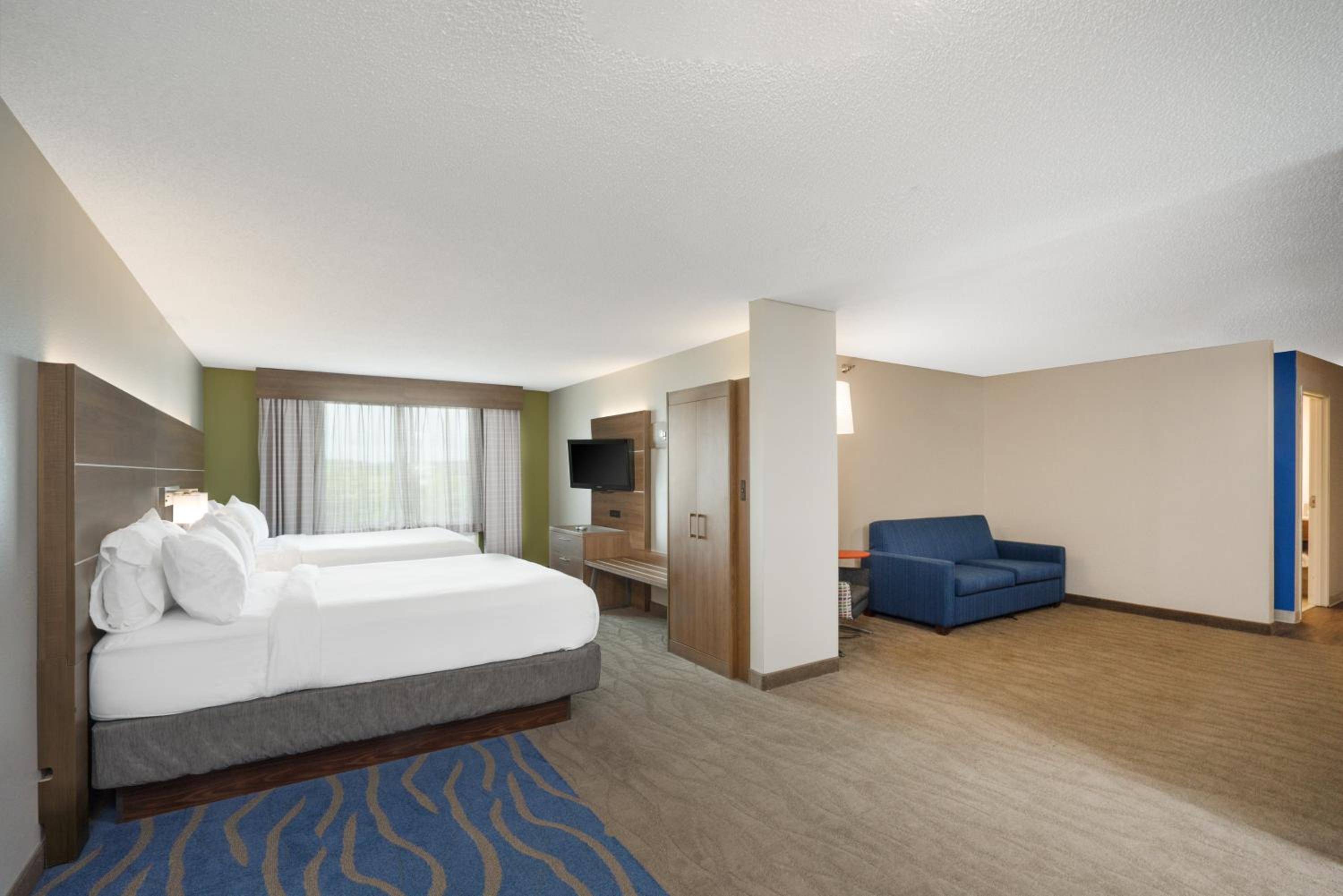 جناح بسريرين كوين مع أريكة