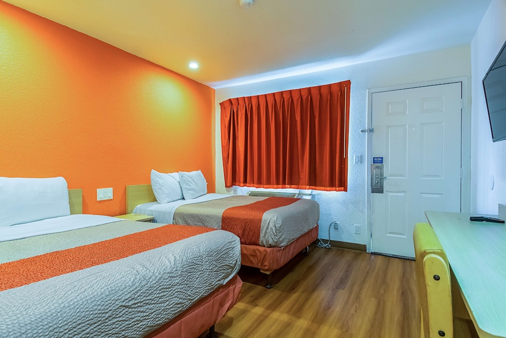 Motel6 Bakersfield, CA - Airport 35/63