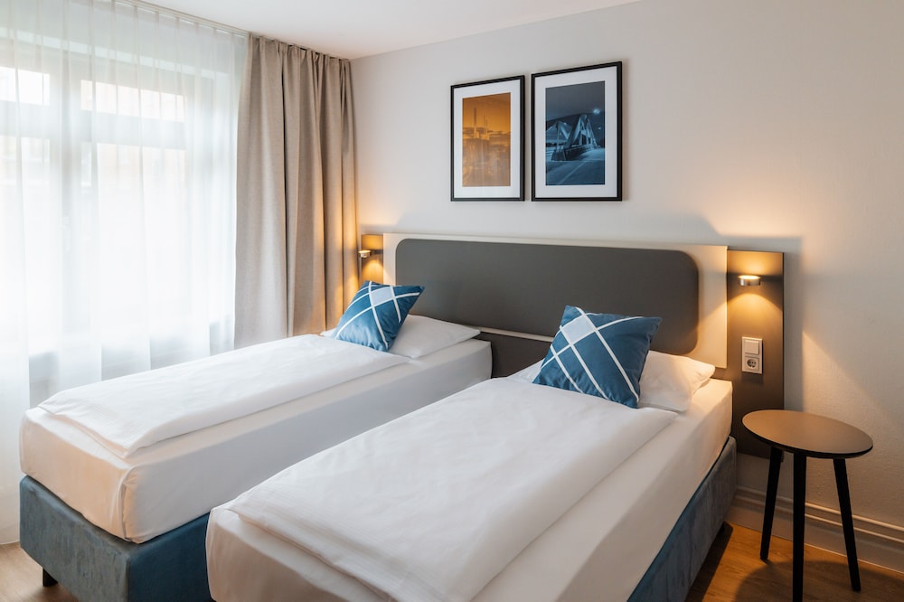 BUSINESS, TWIN BEDS