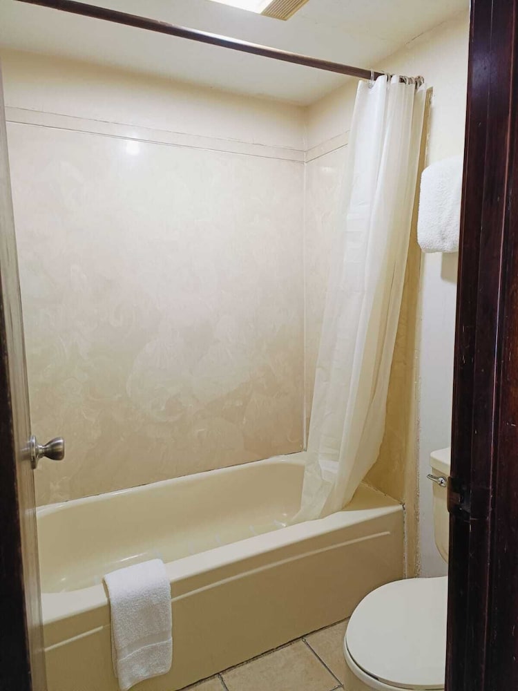 Victorian Inn 24/27