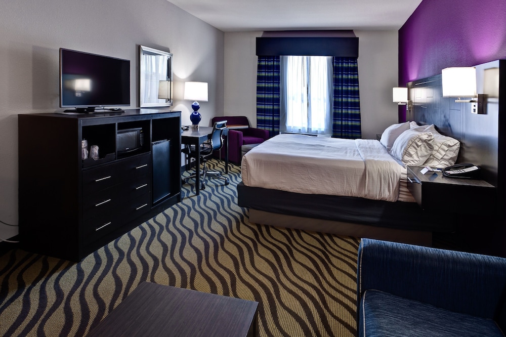 Holiday Inn Express Hutchinson 20/47