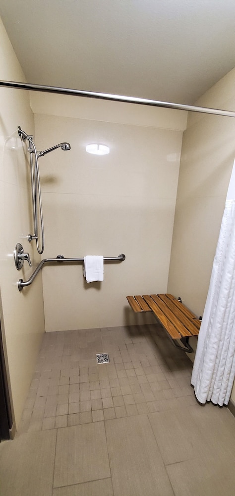 Comfort Inn Portland near I-84 and I-205 28/28
