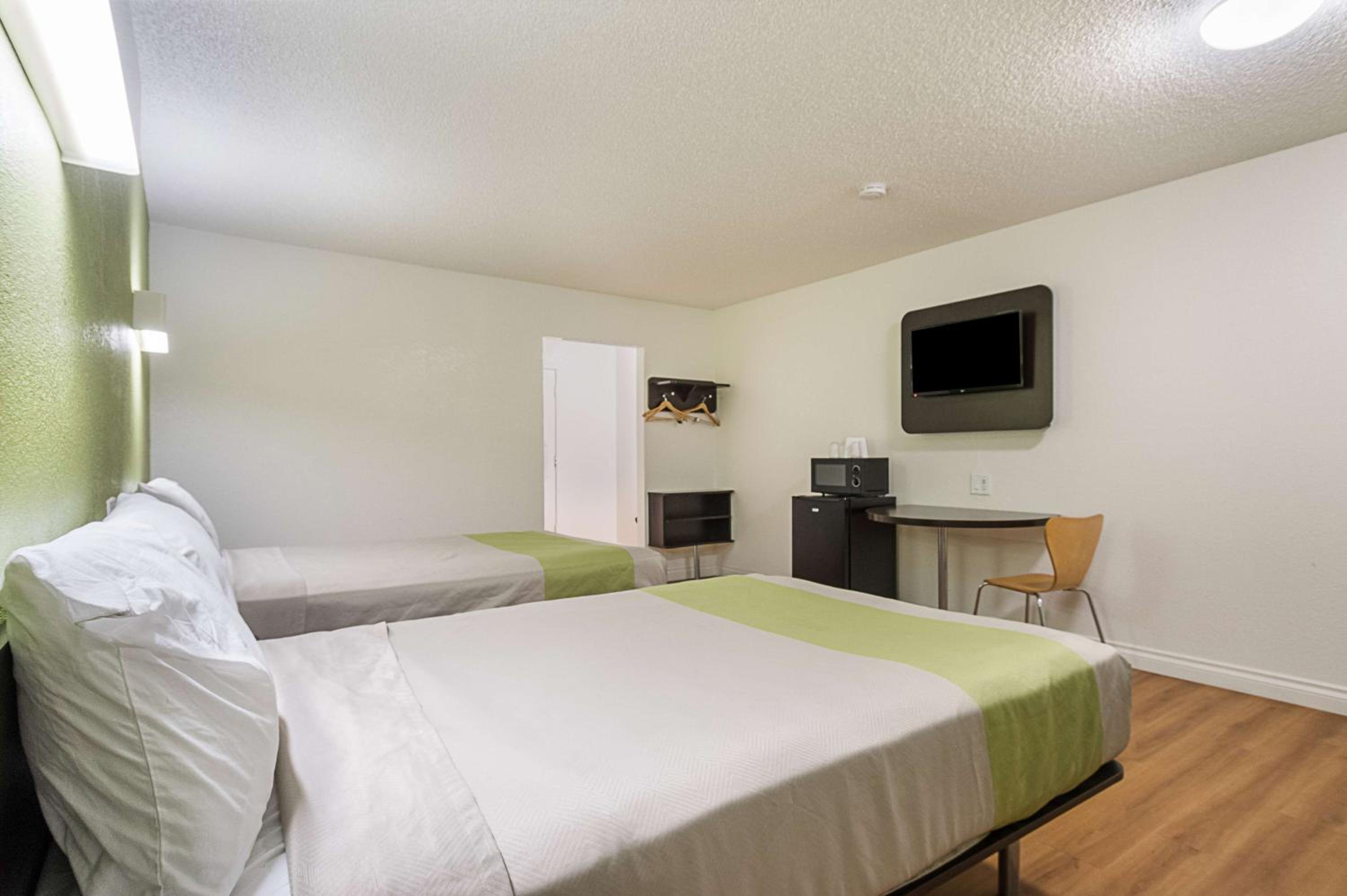 Room, Quadruple