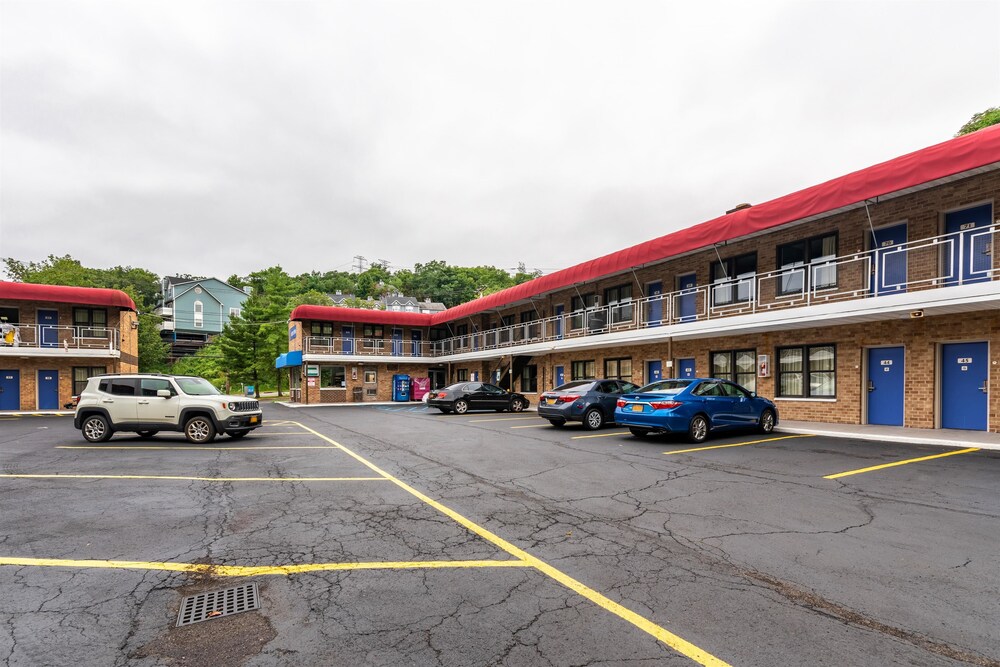 Motel6 Elmsford, NY - White Plains 33/50