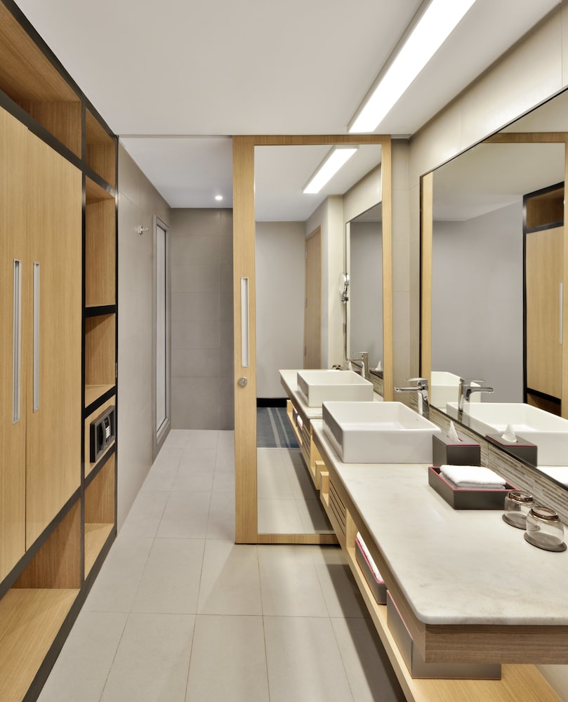 Aloft New Delhi Aerocity 33/35