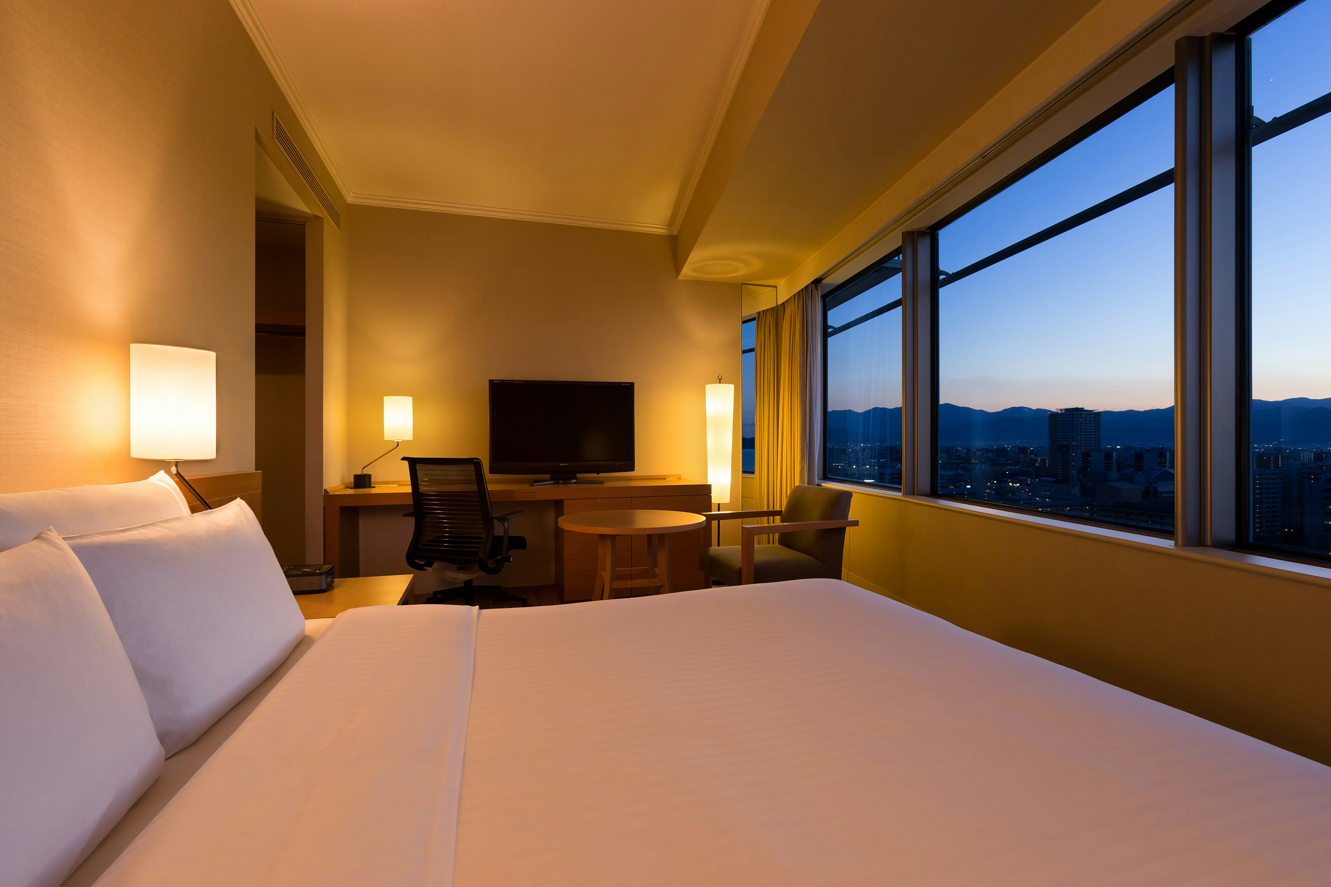 Hilton Fukuoka Sea Hawk 11/84