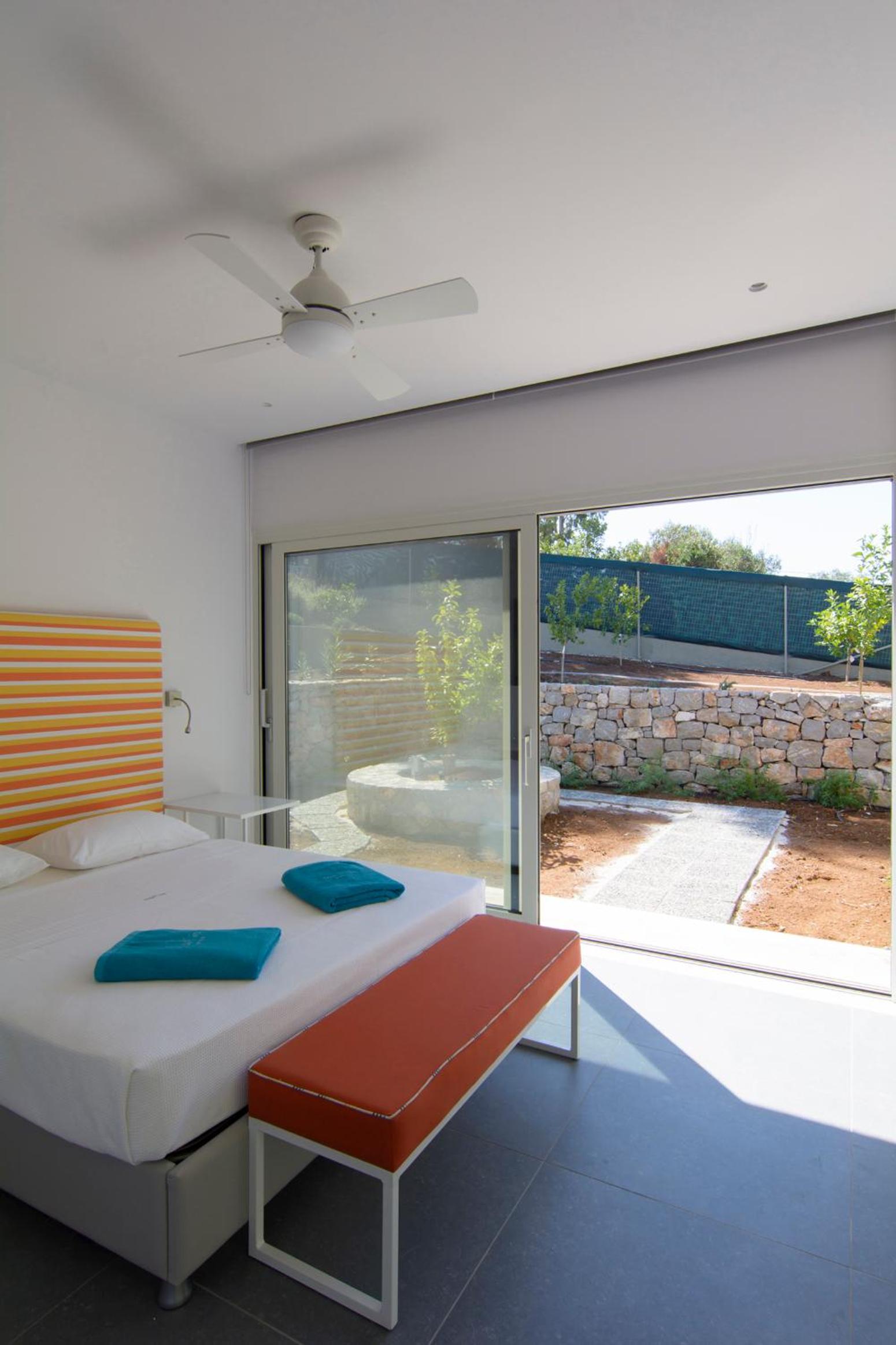 Suite, Sea View, Lavender Cove 3/10