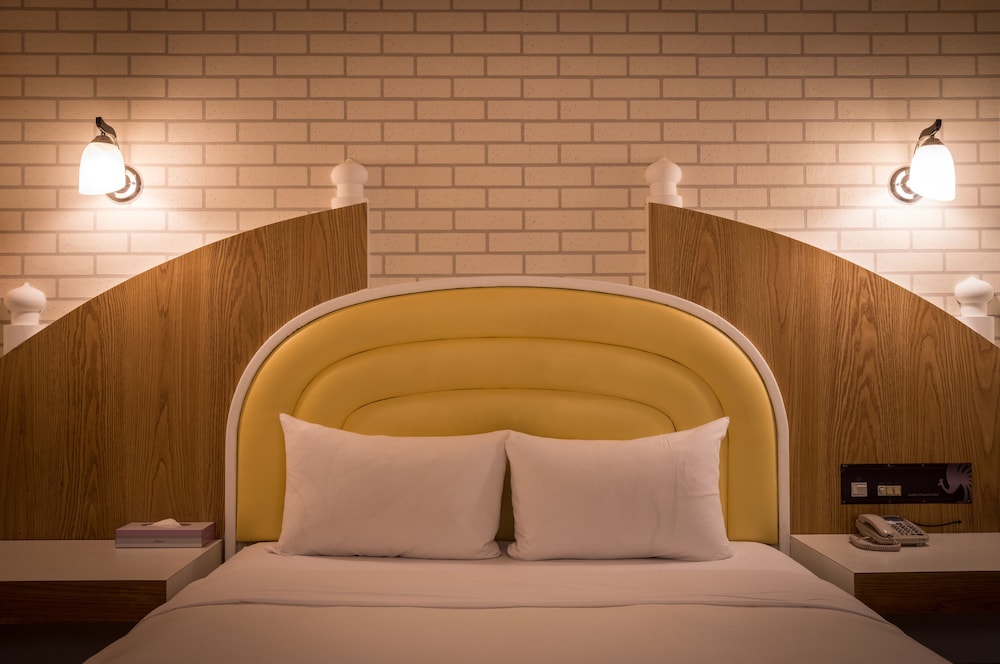 Golden Phoenix Hotel 34/43