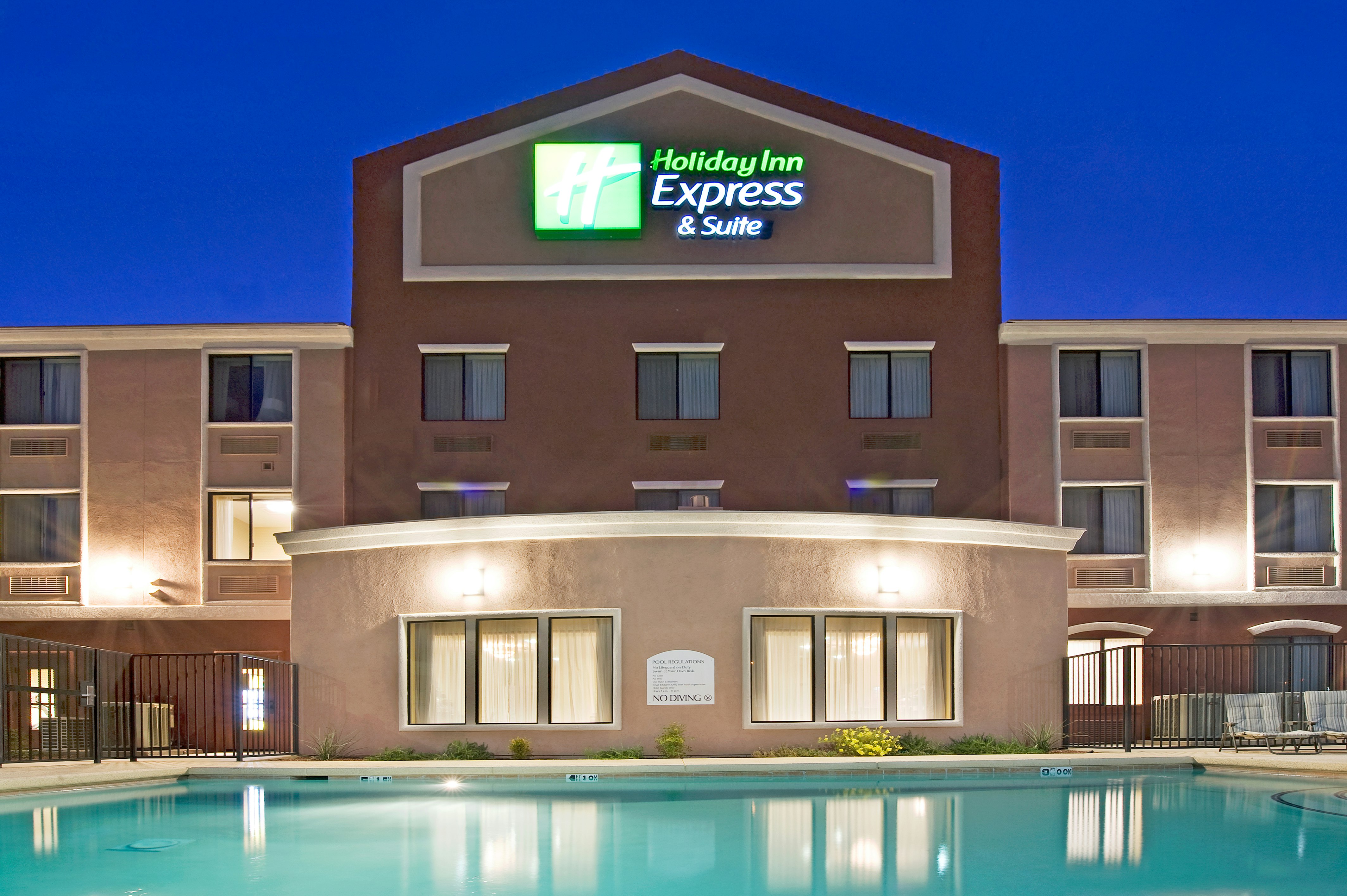 Holiday Inn Express Hotel Suites Willcox 8/53