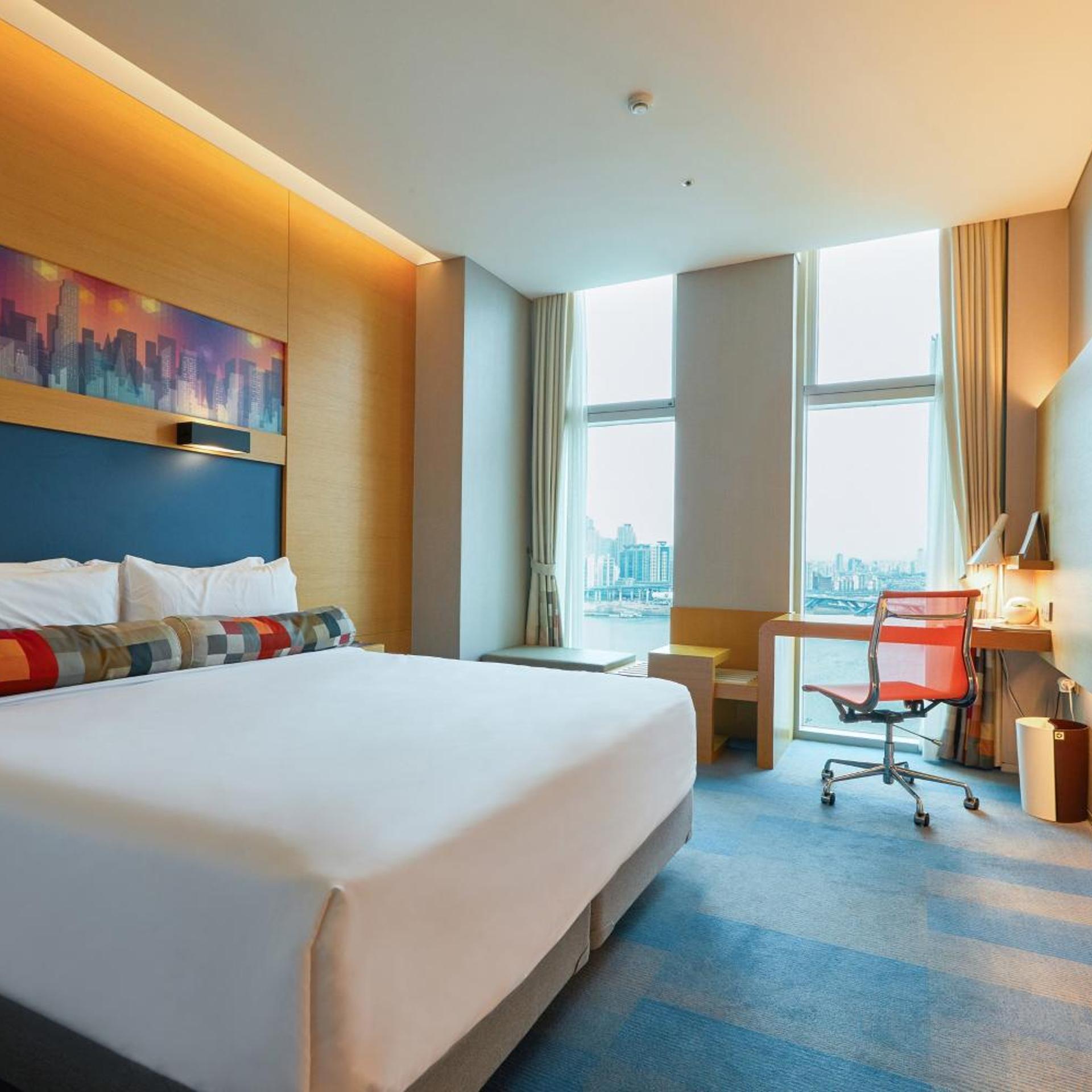 River, Chic, Guest Room, King Bed, River View