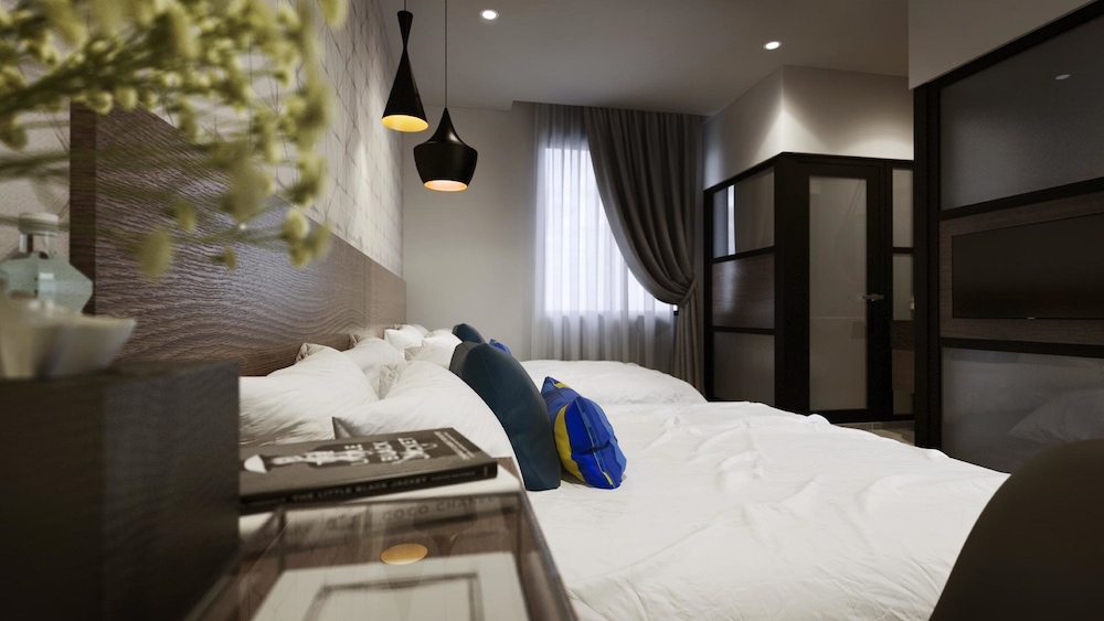 The Square Hotel 46/62