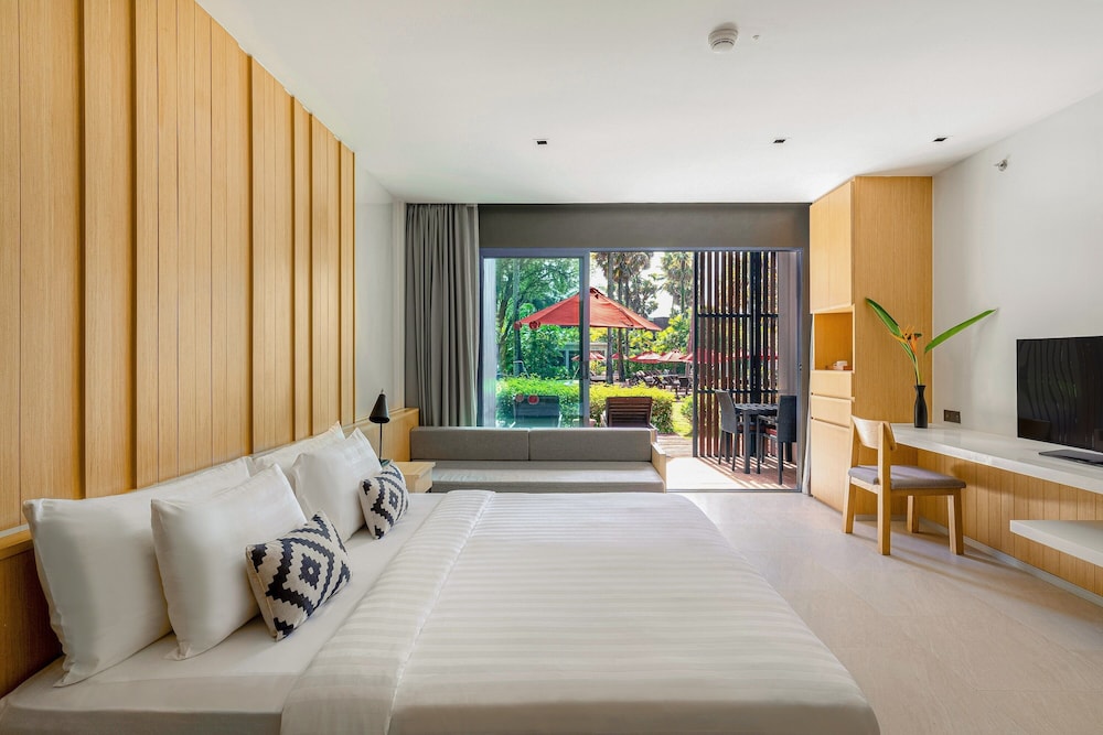 LANAI, DELUXE, KING BED