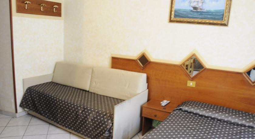 Room, Triple