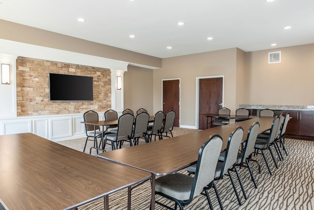 Comfort Suites Rensselaer Near Fair Oaks 34/42
