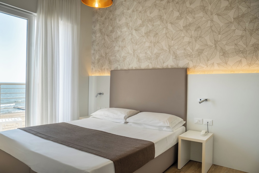 Hotel Columbia &amp; Ninfea 20/50