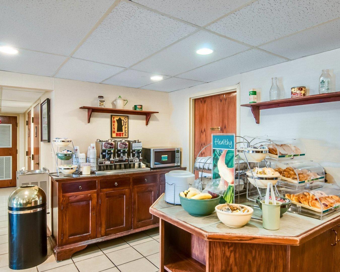 Suburban Studios Christiansburg - Blacksburg 15/16