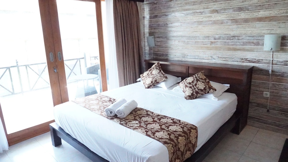 SUPERIOR, KING BED, OCEAN VIEW