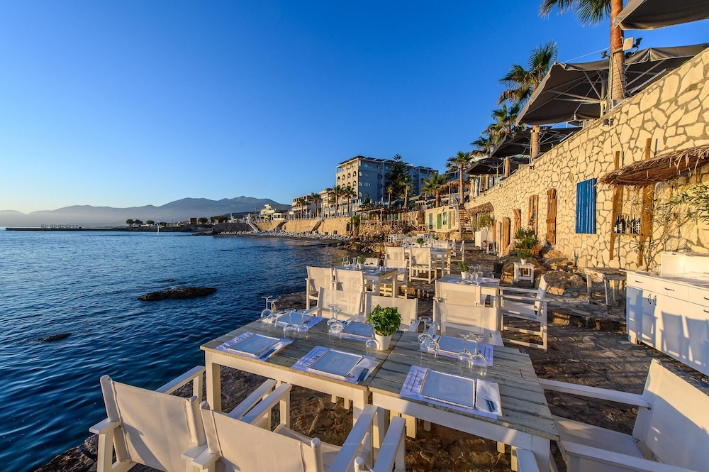 Cretan Blue Beach Hotel 47/57