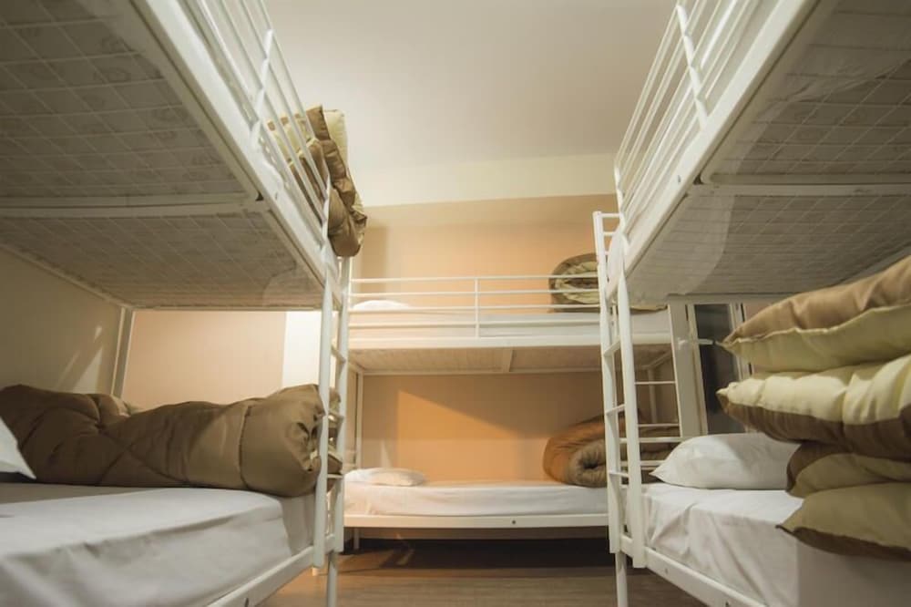 Pella Inn Hostel 11/36