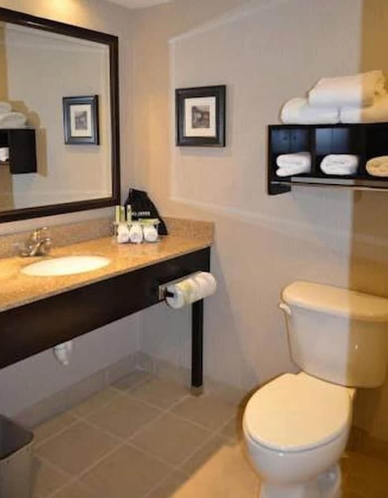 Holiday Inn Express Biddeford 42/50